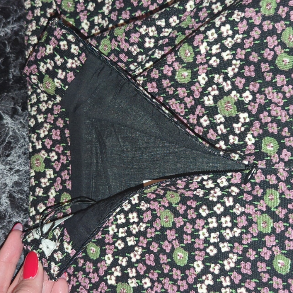 GLAMOROUS CURVE Floral Mini A-Line Skirt with Scalloped Hem 20 NWT - Picture 8 of 12